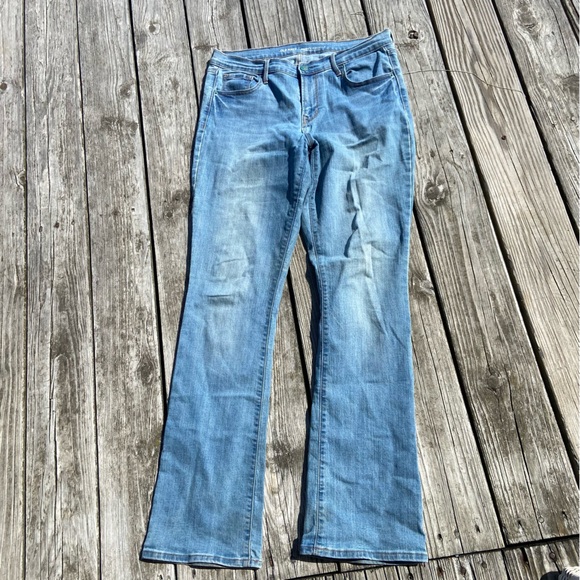 Old Navy Curvy Profile mid-rise tall jeans. What a great pair of jeans. Bargain. - Picture 2 of 6
